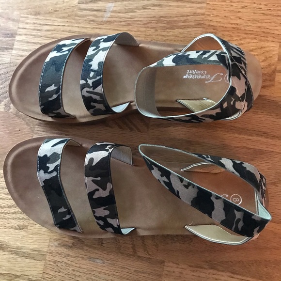 NWT Camouflage Tan & Green Stretch Sandals - Picture 11 of 14